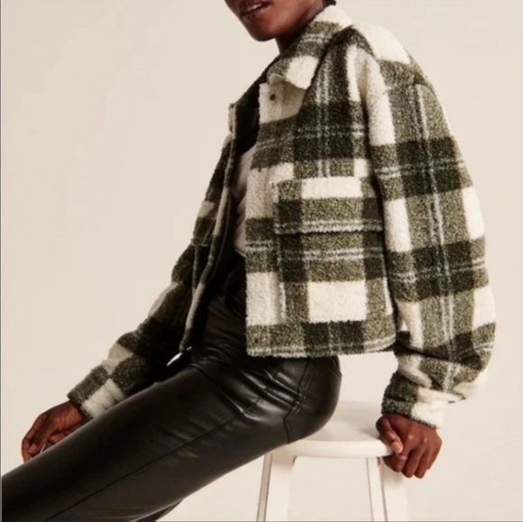 Abercrombie & Fitch Cropped Shacket Sherpa Plaid Teddy XS - Picture 4 of 17
